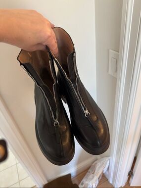 Steve Madden Black Front-Zip Leather Ankle Boots